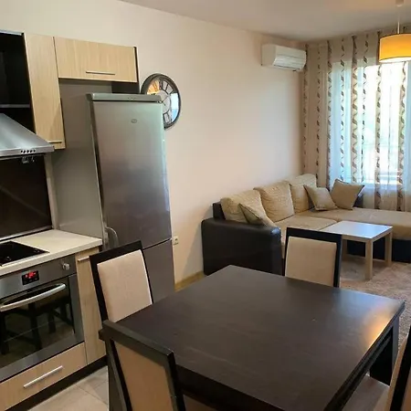 Petya's Cozy Relaxing Aparment. فارنا